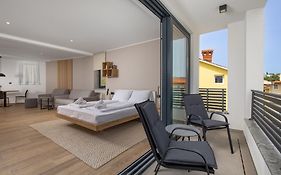 Belinda Apartments With Balcony